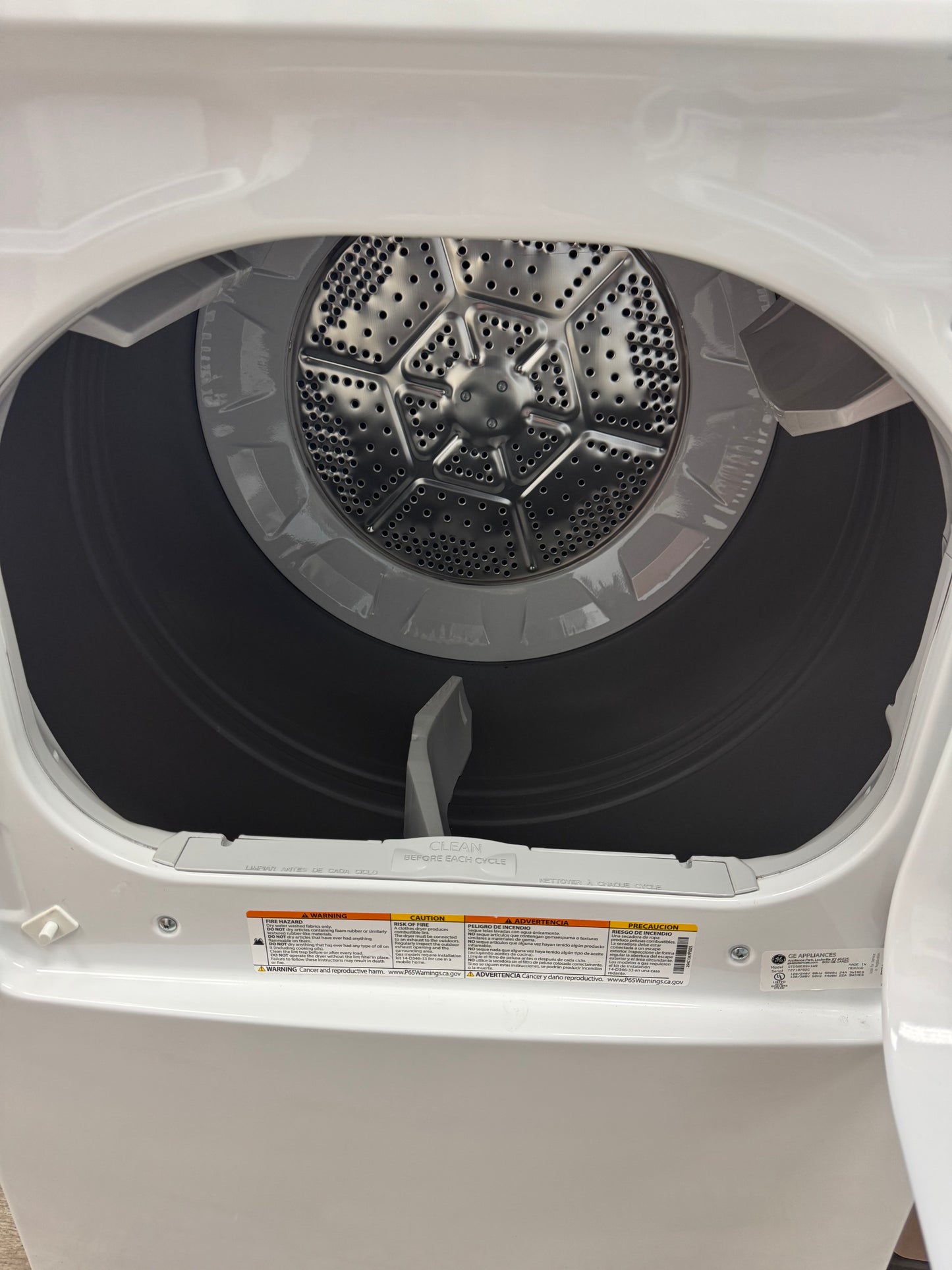 GE 27’’ Electric Dryer