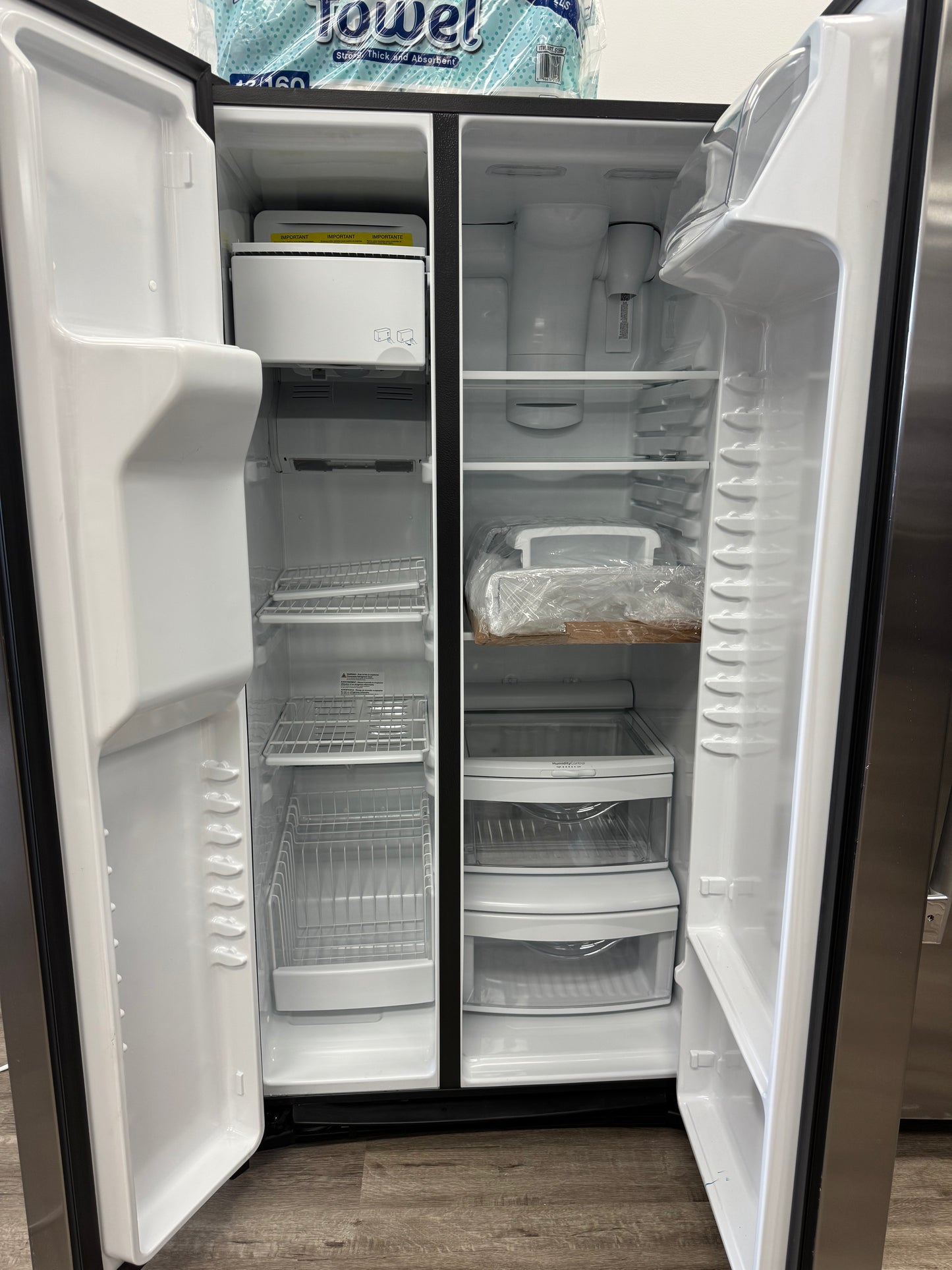 GE 25.3 Cu. Ft .Side - By - Side Refrigerator