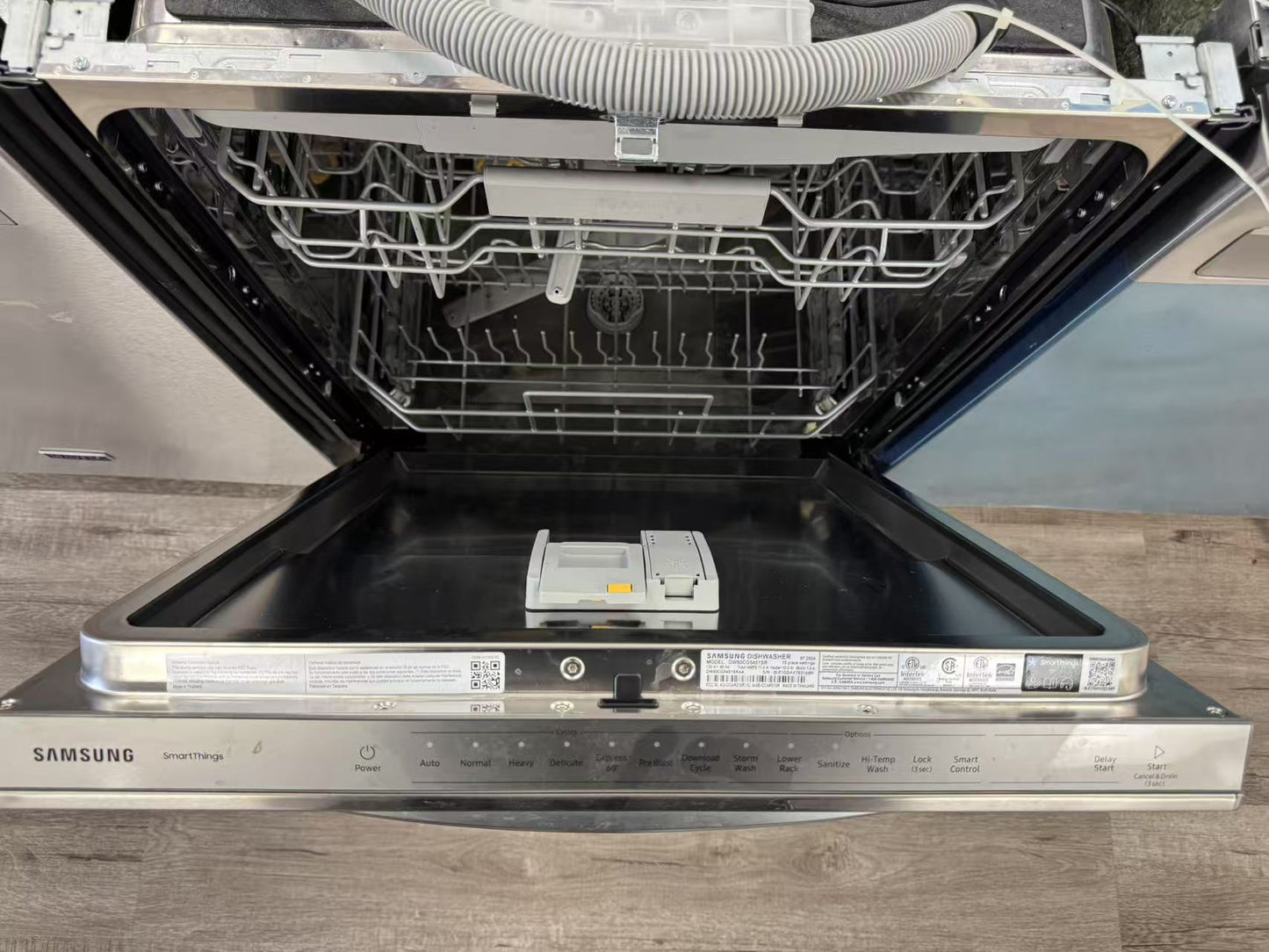 Samsung 24 Inch Dishwasher With StormWash in Fingerprint Resistant Stainless Steel