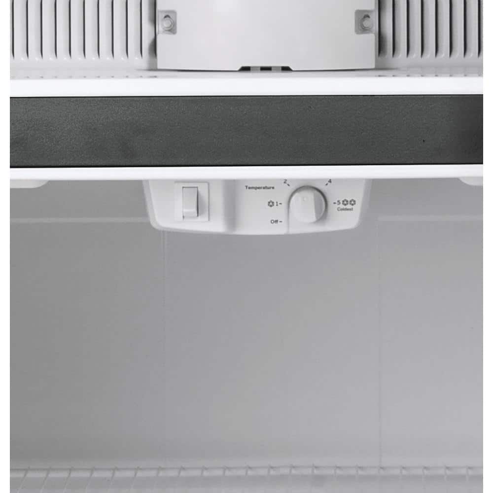 21.9 Cu. Ft. Top Freezer Refrirator in Finrprint Resistant Stainless Steel, Gara Ready