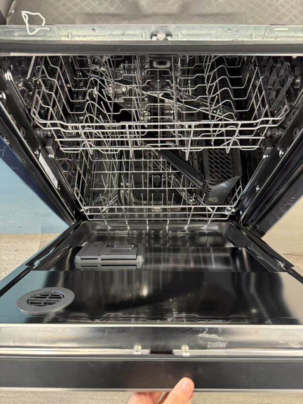 Samsung 24 Inch Dishwasher With StormWash in Fingerprint Resistant Stainless Steel