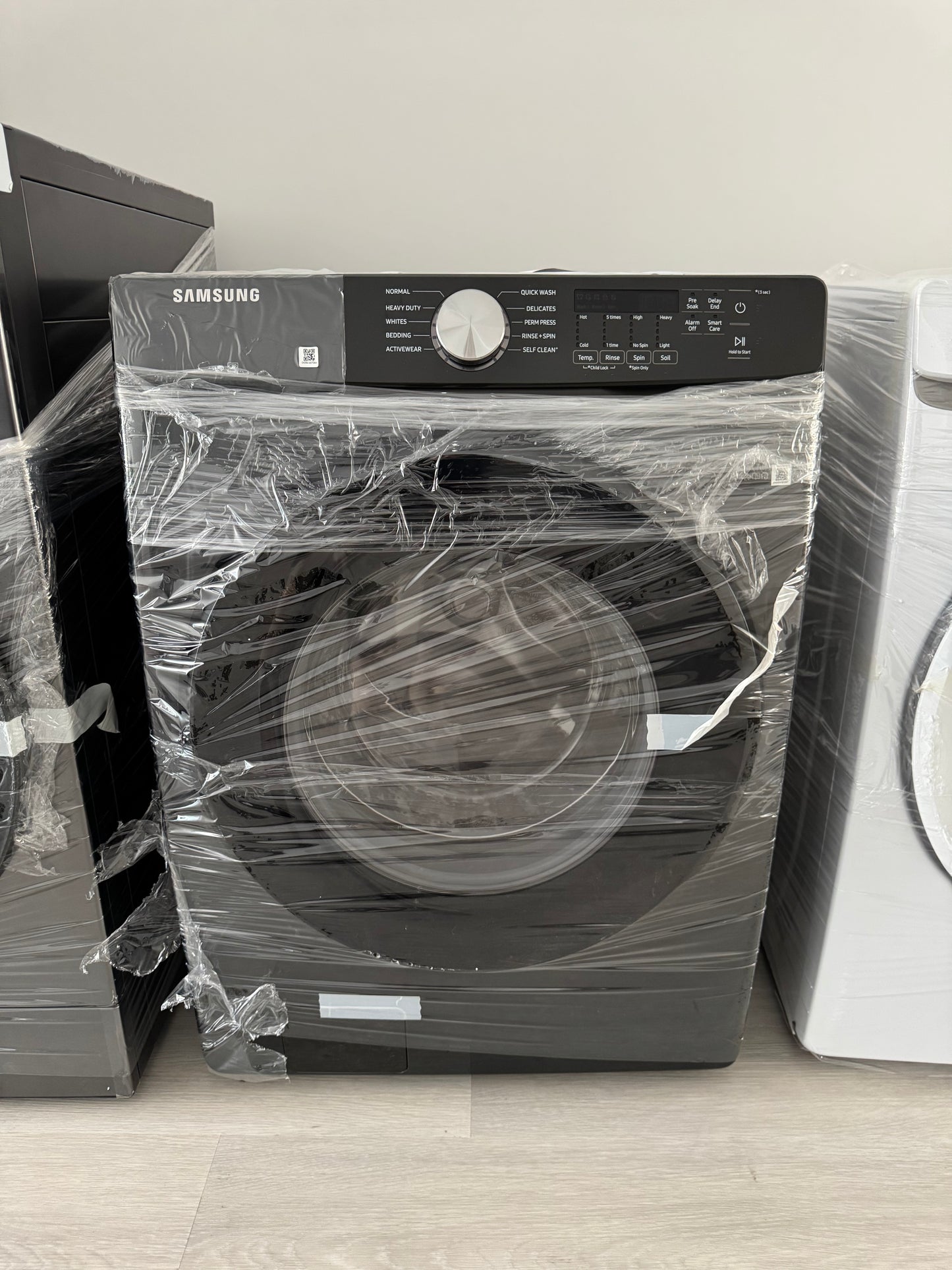 Samsung 4.5 cu. ft. High-Efficiency Front Load Washer with Self-Clean+ in Brushed Black
