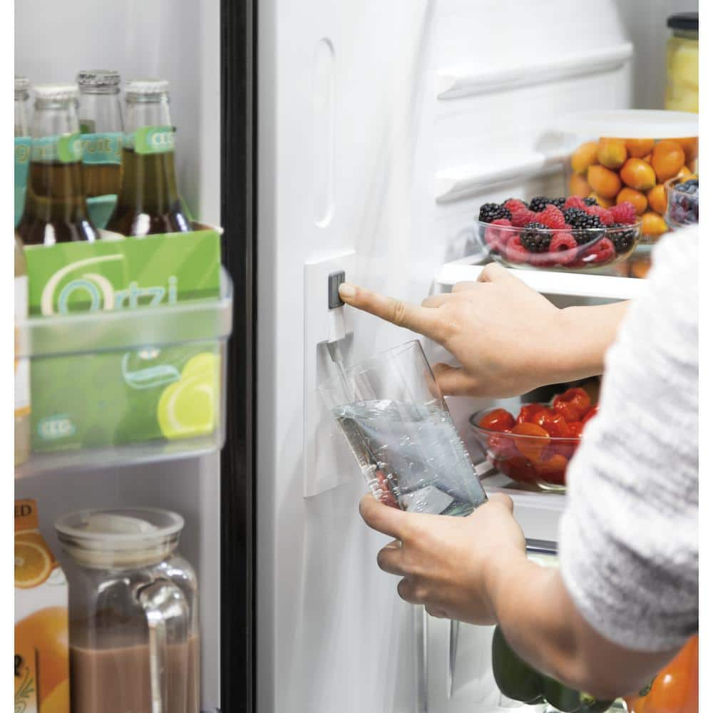 27 Cu. Ft. French Door Refrirator in Finrprint Resistant Stainless with Internal Dispenser, ENERGY STAR
